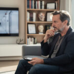 découvrez comment la série dr house en streaming a révolutionné la représentation des médecins à la télévision en mêlant réalisme médical et personnages complexes.